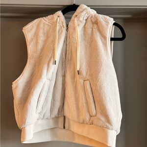 CALIA by Carrie Underwood Cream Fleece Vest